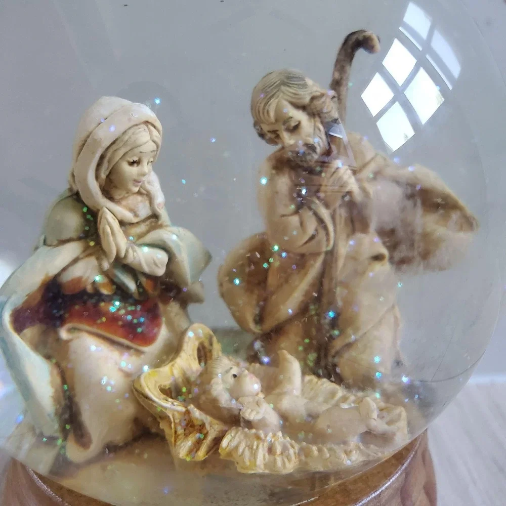 Christmas Nativity Snow Globe Musical Brown Wood Base Glitter Traditional Decor